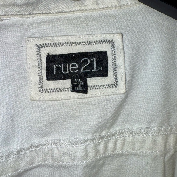 Rue21 Women's Classic White Cropped Jean Jacket - Picture 3 of 5